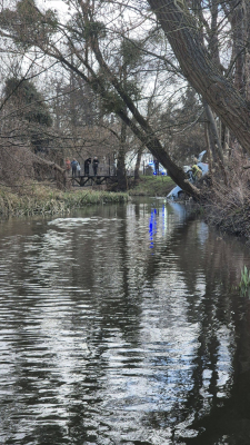 Samochód wjechał do rzeki pod Wrocławiem. Trwają poszukiwania kierowcy [ZDJĘCIA] - 6