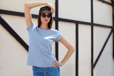 Basic nie musi być nudny! Z czym łączyć proste T-shirty damskie?
