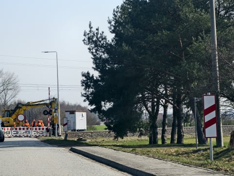 Dębiec zamknięty, objazd nawet 30 km. Mieszkańcy: „to utrudnianie życia” - 1