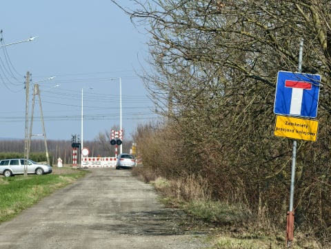 Dębiec zamknięty, objazd nawet 30 km. Mieszkańcy: „to utrudnianie życia” - 2