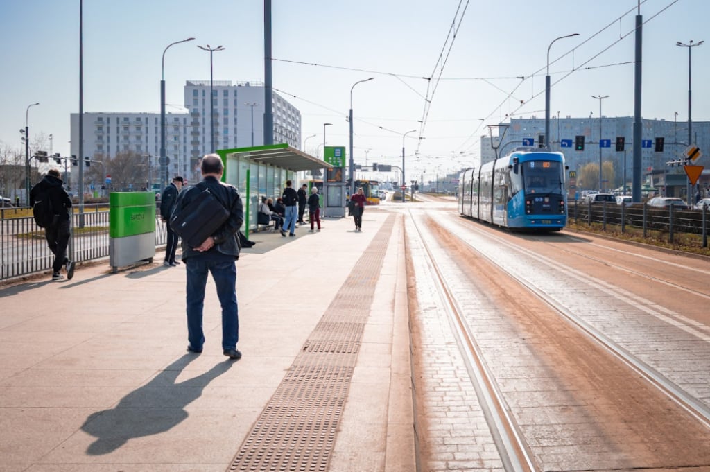 Koniec prac na ul. Bardzkiej we Wrocławiu. Autobusy wjadą na wydzielony pas - Ul. Bardzka gotowa. Autobusy pojadą razem z tramwajami