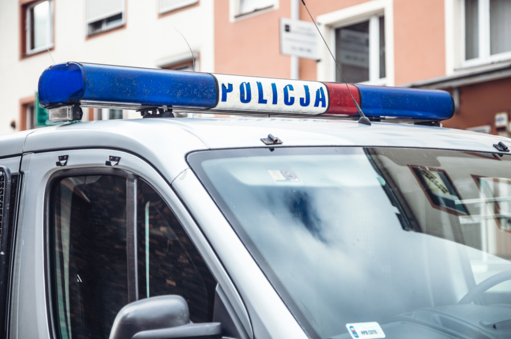 Nie chciał pogodzić się z rozwodem, więc podpalił samochód. Trafił do aresztu - Policja aresztowała niebezpiecznego mężczyznę w Bolesławcu.