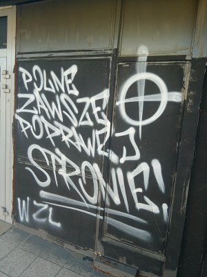 Absurd w Lubinie. Zamalował faszystowskie napisy i... grozi mu do 5 lat więzienia - 0
