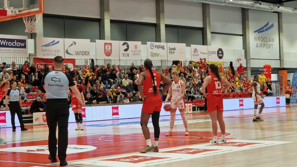 Ślęza Wrocław o krok od awansu do półfinału Basket Ligi Kobiet - Koszykarki Ślęzy Wrocław po raz drugi wygrały z Energą Toruń.