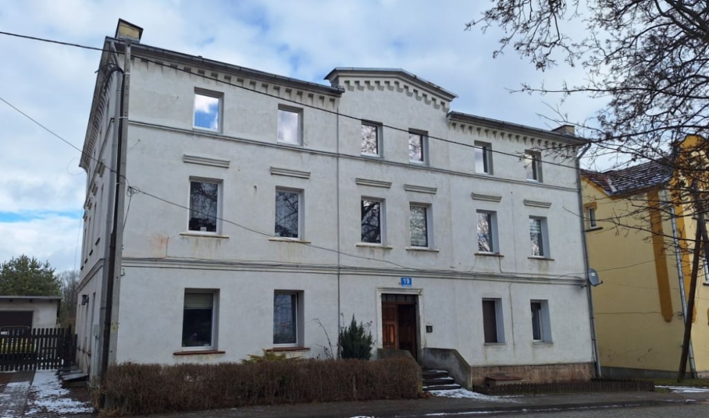 Radków stawia na odwierty geotermalne. Kolejne budynki przechodzą termomodernizację - Kolejne budynki w Radkowie przechodzą termomodernizację. 
