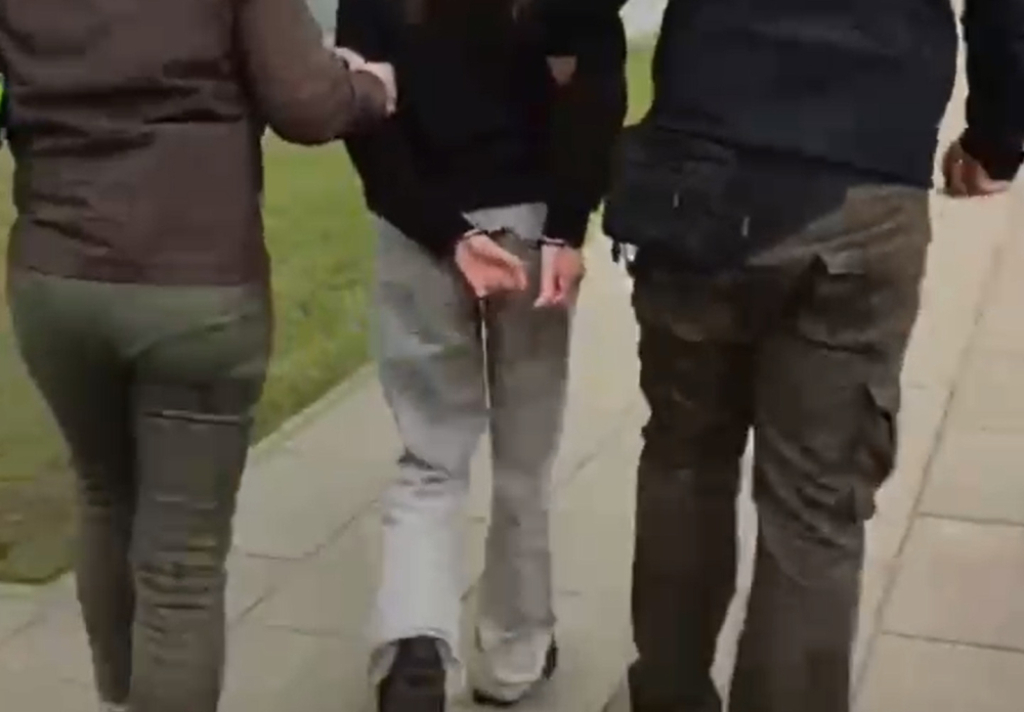 Brutalny atak na seniorkę wracającą z kościoła. 13-latka złamała jej nos i uciekła - Policja zatrzymała 13-latkę. 
