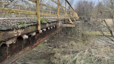 Jelenia G&oacute;ra ma gwarancję pieniędzy na odbudowę mostu. Kierowcy jeszcze jednak poczekają