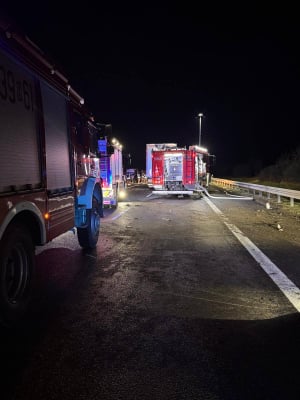 Śmiertelny wypadek na S8. Trzy samochody zderzyły się koło Oleśnicy - 0