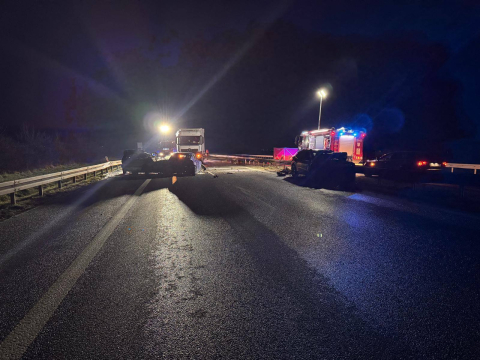 Śmiertelny wypadek na S8. Trzy samochody zderzyły się koło Oleśnicy - 1