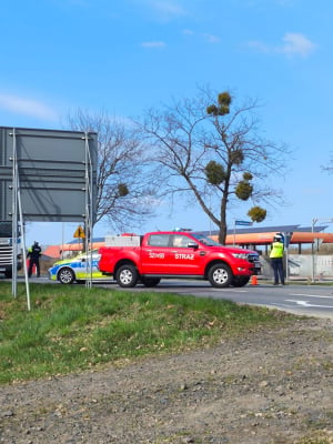 Pożar cysterny na DK94 w Oławie. W akcji 8 zastępów straży pożarnej - 1
