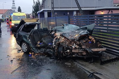Tragedia na DK8. Trzy osoby nie żyją po zderzeniu z ciężar&oacute;wką na łuku drogi