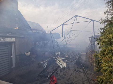 18 zastępów gasiło pożar w Wolimierzu. Spłonęła restauracja i budynek mieszkalny [ZDJĘCIA] - 2