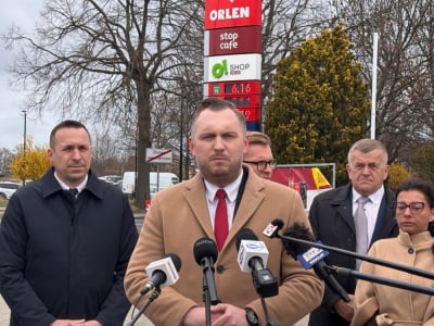 Tańsze paliwo już teraz przyciąga obcokrajowc&oacute;w. Rząd nie wyklucza ograniczeń