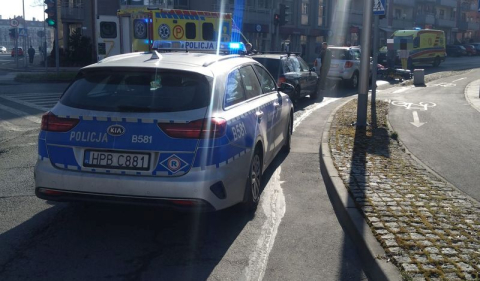 84-latka potrąciła 86-latkę. Wypadek na przejściu dla pieszych w Jeleniej Górze - 0