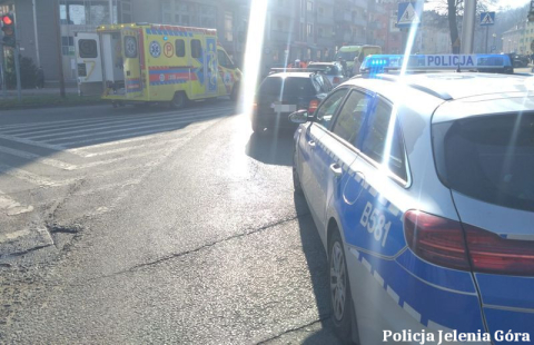 84-latka potrąciła 86-latkę. Wypadek na przejściu dla pieszych w Jeleniej Górze - 1