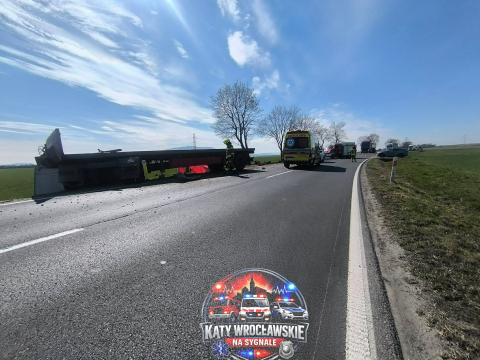 Poważny wypadek na DK35, są ofiary śmiertelne. Ciężarówka zderzyła się z osobówką [ZDJĘCIA] - 3