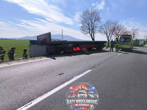 Poważny wypadek na DK35, są ofiary śmiertelne. Ciężarówka zderzyła się z osobówką [ZDJĘCIA] - 4