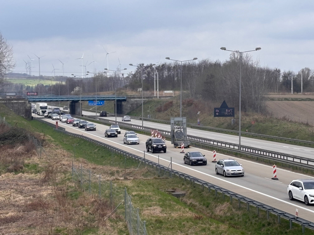 Bez dużych korków na granicy w Zgorzelcu. Kierowcy bardziej obawiają się powrotów - Polacy wracają do domów na święta, a Niemcy szturmują nasze stacje benzynowe.