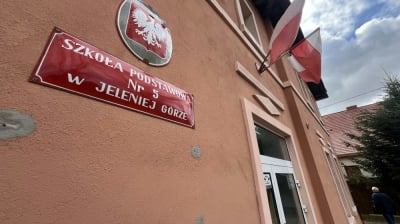 Promieniotw&oacute;rczy radon w jeleniog&oacute;rskiej szkole. Rodzice domagają się wyjaśnień