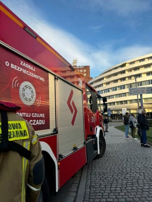 Makabryczne odkrycie w centrum Wrocławia. Ciało młodej osoby wyłowiono z fosy - 0