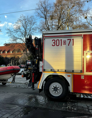 Makabryczne odkrycie w centrum Wrocławia. Ciało młodej osoby wyłowiono z fosy - 1