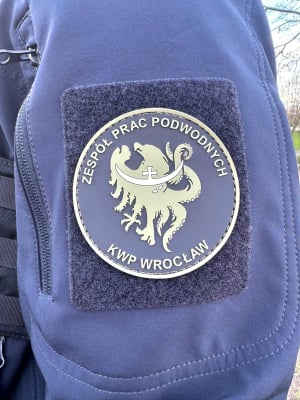 Makabryczne odkrycie w centrum Wrocławia. Ciało młodej osoby wyłowiono z fosy - 3