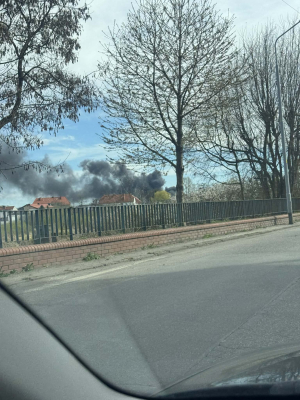 Ogromny pożar w Oławie - w akcji 15 zastępów straży, w tym chemicy. Dym widać z wielu kilometrów - 2