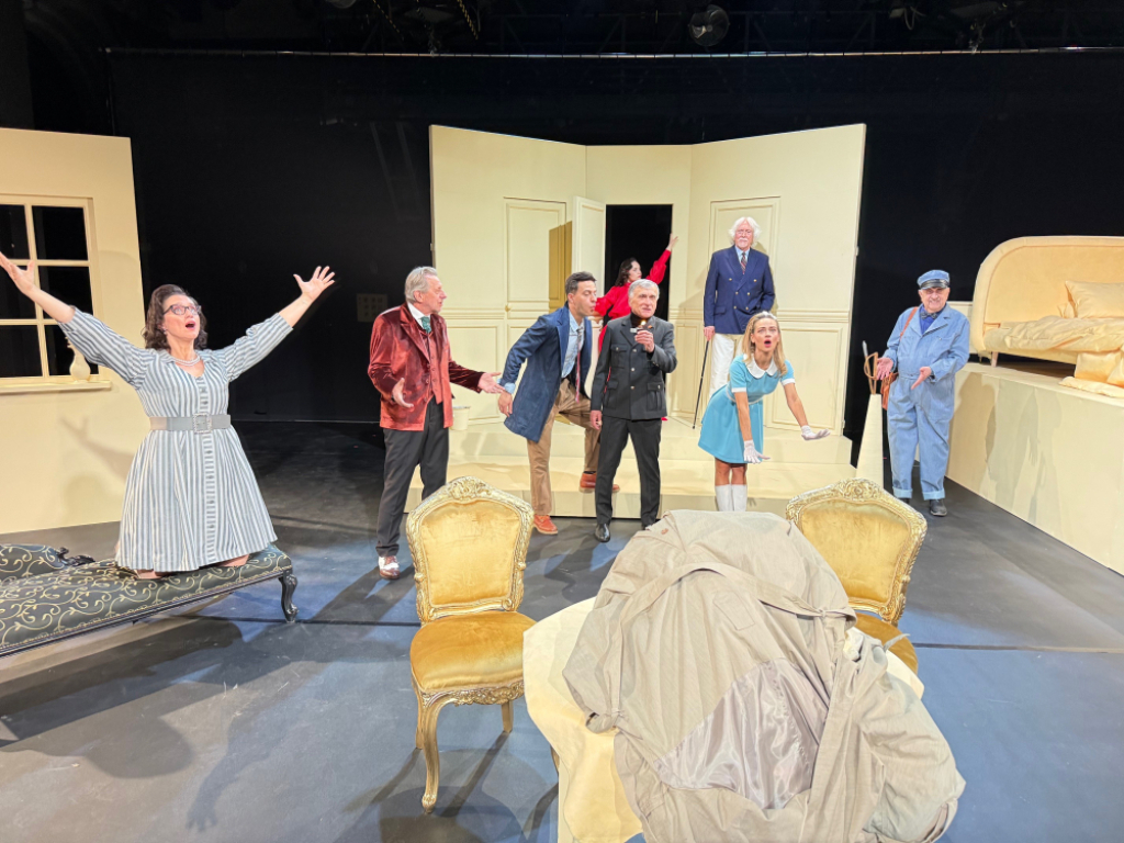 „Czarna komedia” Petera Shaffera na Świebodzkim. 635. premiera Teatru Polskiego - Swingujący Londyn na scenie. Nowa premiera Teatru Polskiego we Wrocławiu