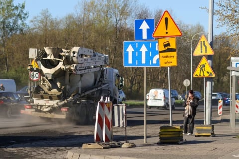 Ruszył remont alei Karkonoskiej we Wrocławiu. Jak długo potrwają utrudnienia? - 0