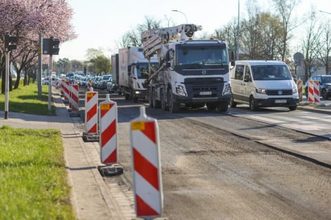 Ruszył remont alei Karkonoskiej we Wrocławiu. Jak długo potrwają utrudnienia? - 1