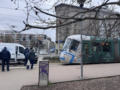 Kolizja busa z tramwajem we Wrocławiu. Zn&oacute;w w tym miejscu!