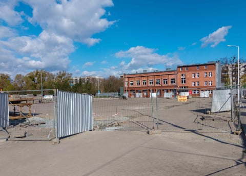 Problemy z remontem placu przy CH Zajezdnia. Wykonawca zszedł z budowy, trzeba znaleźć nowego - 0