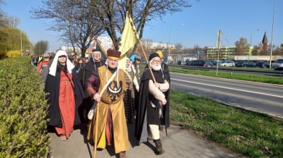 785 lat po bitwie pod Legnicą. Historyczny korow&oacute;d wyruszył do Legnickiego Pola
