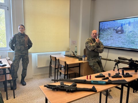 Dni otwarte Wrocławskiego Liceum Służb Mundurowych. Kandydaci poznali wymagania - 2