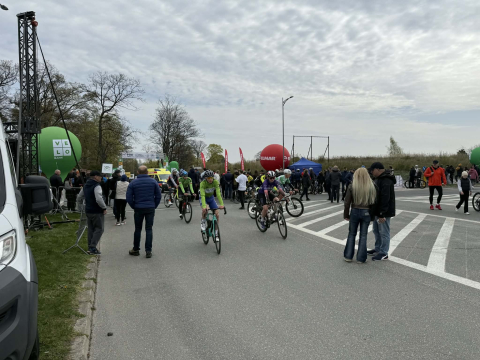 Kolarskie otwarcie sezonu w Sobótce. Tysiąc zawodników na starcie - 1