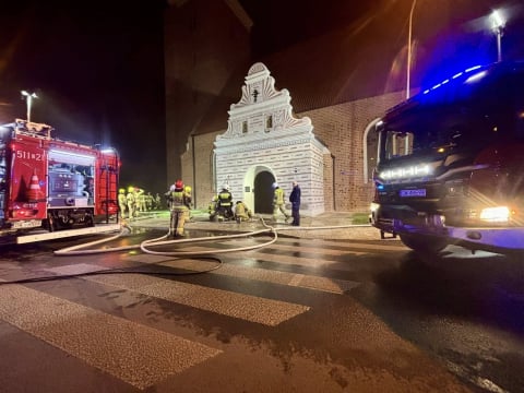 Trzy pożary jednego wieczoru w Oleśnicy. Mężczyzna zginął w przyczepie kempingowej, był też dym w cerkwi - 2