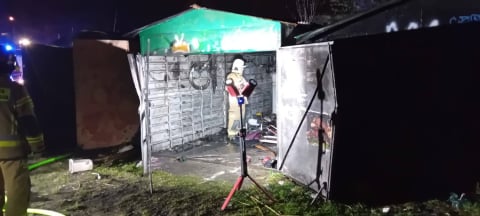 Trzy pożary jednego wieczoru w Oleśnicy. Mężczyzna zginął w przyczepie kempingowej, był też dym w cerkwi - 4