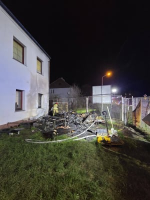 Trzy pożary jednego wieczoru w Oleśnicy. Mężczyzna zginął w przyczepie kempingowej, był też dym w cerkwi - 8