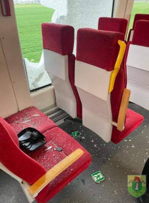 Ciężarówka zderzyła się z pociągiem. Ruch na trasie z Wrocławia wstrzymany [ZDJĘCIA] - 14