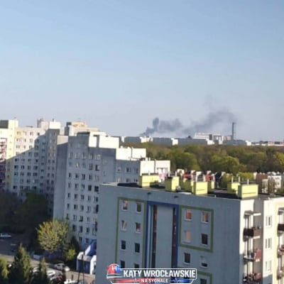 Kłęby dymu nad Hubską we Wrocławiu. Pożar na budowie nowych bloków - 1