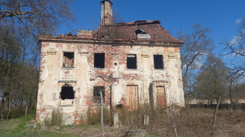 Sypiące się mury i ambitne plany. Pałac w Parchowie czeka na odbudowę - 1
