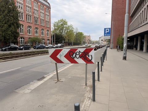 Co dalej z drogą rowerową na ul. Sienkiewicza? Urzędnicy debatują, a trasa stoi zamknięta - 0