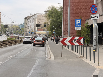 Co dalej z drogą rowerową na ul. Sienkiewicza? Urzędnicy debatują, a trasa stoi zamknięta
