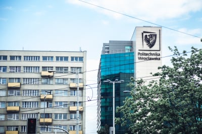 Prawie milion dolar&oacute;w dla Politechniki Wrocławskiej. Będą nowe kursy?