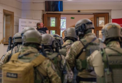 Napad i zakładnicy w Dolnośląskim Urzędzie Wojew&oacute;dzkim. Mamy zdjęcia z manewr&oacute;w służb