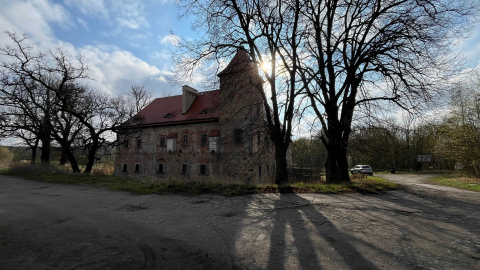 Weszli do Dworu Czarne po 13 latach. Tak teraz wygląda renesansowy zabytek [ZDJĘCIA] - 0
