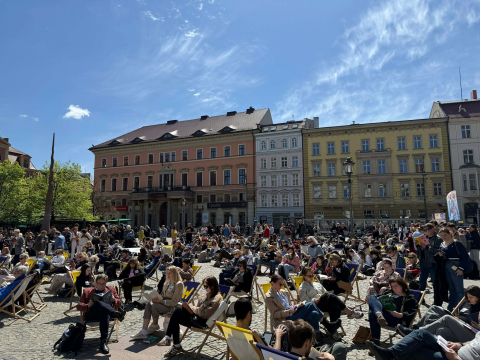 Prawie 800 osób razem czytało książki we Wrocławiu. Nietypowy rekord pobity - 1