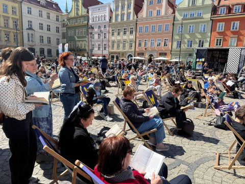Prawie 800 osób razem czytało książki we Wrocławiu. Nietypowy rekord pobity - 3