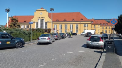 Duże zmiany dla kierowc&oacute;w przed dworcem w Legnicy. Utrudnienia potrwają wiele miesięcy