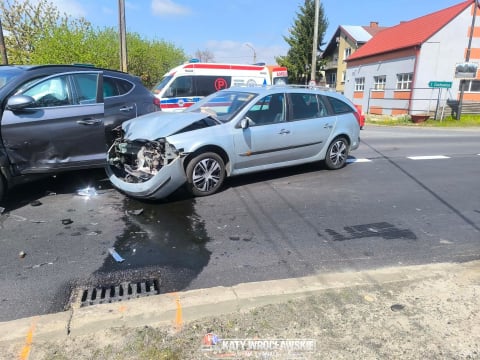 Poważny wypadek na DK35. Dwie osoby są ranne, kierowcy stoją w korkach - 3